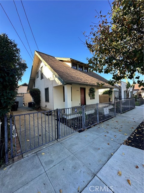 Detail Gallery Image 2 of 26 For 3332 2nd St, Riverside,  CA 92501 - 3 Beds | 1/1 Baths