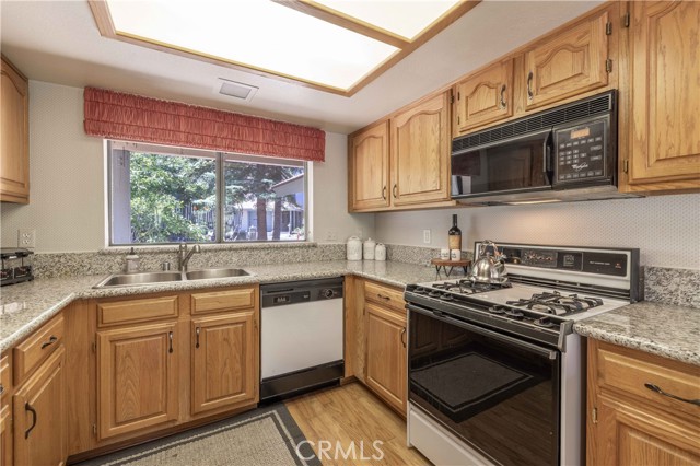 Detail Gallery Image 9 of 27 For 43093 Goldmine Woods, Big Bear Lake,  CA 92315 - 2 Beds | 2/1 Baths