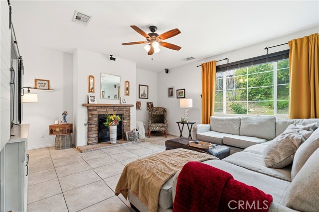 Detail Gallery Image 19 of 60 For 18332 Cayenne, San Bernardino,  CA 92407 - 4 Beds | 3/1 Baths