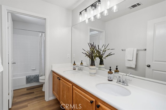 Detail Gallery Image 25 of 41 For 23361 Pike, Valencia,  CA 91355 - 4 Beds | 3 Baths