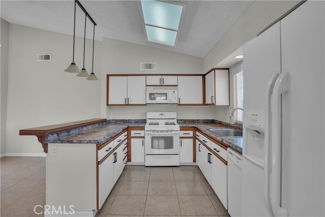 29331 Mawr Court, Menifee CA: https://media.crmls.org/medias/da3ae575-1fbc-448b-9119-aa7b7d1fa5bc.jpg