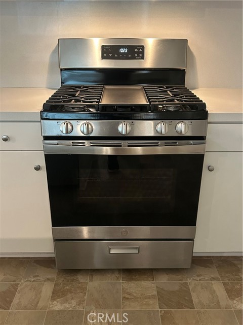 Detail Gallery Image 9 of 24 For 5585 Kate Way #6,  Fontana,  CA 92336 - 2 Beds | 2 Baths