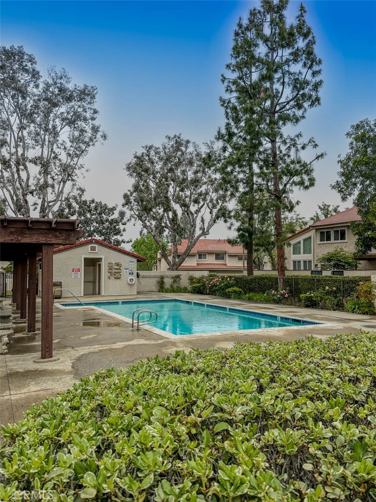 https://media.crmls.org/medias/da3ba267-bb8e-4c01-b217-938fdabe3679.jpg?preset=X-Large