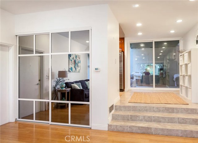 Detail Gallery Image 7 of 18 For 3625 Fredonia Dr #4,  Hollywood Hills,  CA 90068 - 2 Beds | 2 Baths