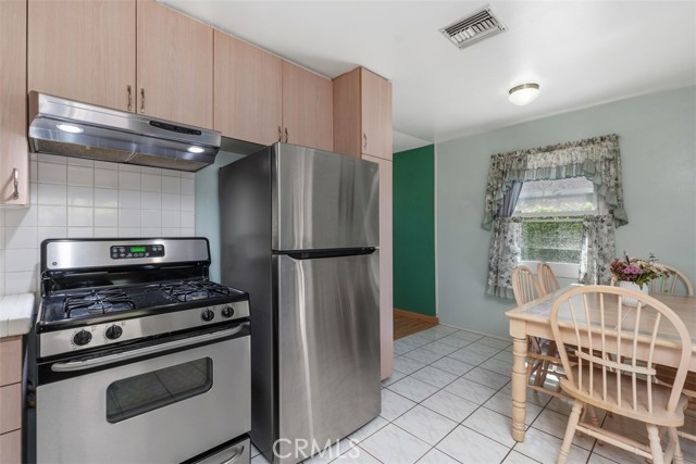 9171 Stanford Avenue, Garden Grove CA: https://media.crmls.org/medias/da3c63cc-a8c5-4b69-81aa-128ca607543a.jpg