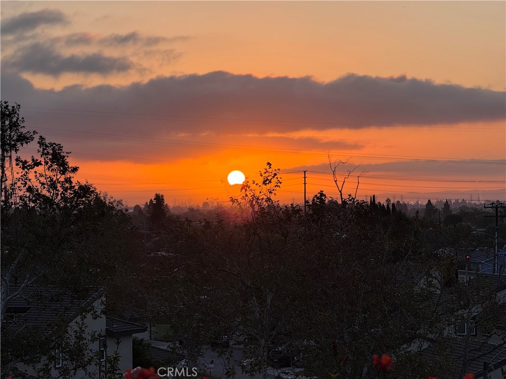 https://media.crmls.org/medias/da3c8c80-6092-4499-b582-3640ab7929ad.jpg?preset=X-Large
