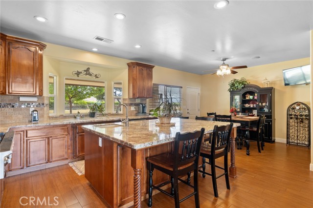 38792 Comanche Point Road, Arvin CA: https://media.crmls.org/medias/da3cf1a5-1df2-47c8-be5d-4067d16db64d.jpg