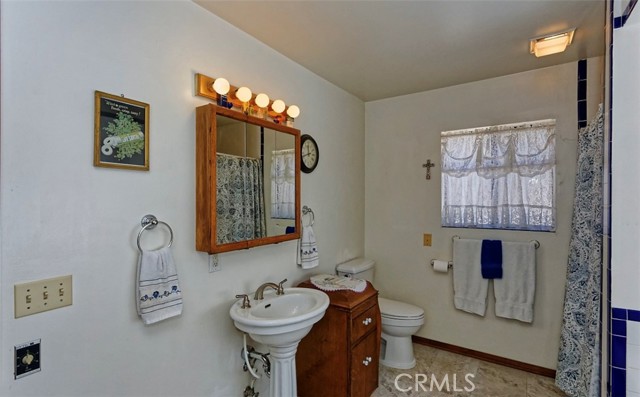 Detail Gallery Image 9 of 72 For 5037 Honeyhill Rd, Oak Hills,  CA 92344 - 2 Beds | 1/1 Baths