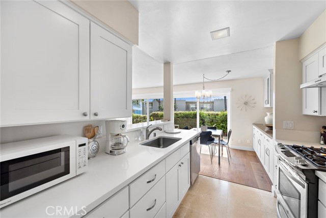 21703 Ocean Vista Drive, Laguna Beach CA: https://media.crmls.org/medias/da3e480c-3f36-423e-aaa2-c1f5448e3577.jpg