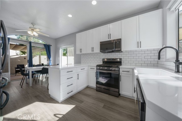 11544 Treeview Court, Moorpark CA: https://media.crmls.org/medias/da3f5d83-6a38-4458-a4ae-6f186be84224.jpg