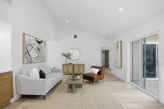 Detail Gallery Image 6 of 52 For 1069 Belleza St, Camarillo,  CA 93012 - 2 Beds | 2 Baths