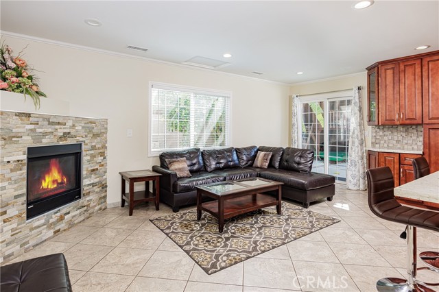 Detail Gallery Image 4 of 26 For 19612 Donna Ave, Cerritos,  CA 90703 - 3 Beds | 2 Baths