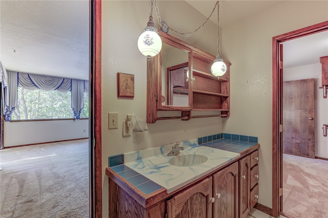 Detail Gallery Image 44 of 73 For 9809 N. Old Stage Road, Weed,  CA 96094 - 4 Beds | 3/1 Baths