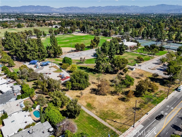17140 Burbank, 207 photo 36