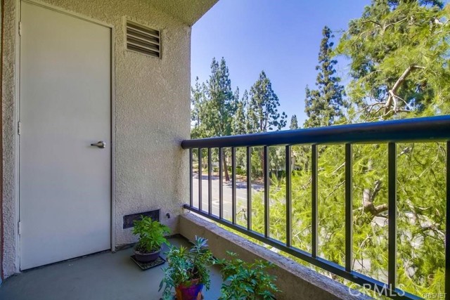 Detail Gallery Image 14 of 22 For 21550 Burbank Bld #205,  Woodland Hills,  CA 91367 - 2 Beds | 2 Baths
