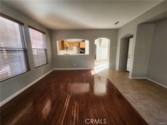 Detail Gallery Image 9 of 30 For 5503 Martingale Way, Fontana,  CA 92336 - 4 Beds | 3/1 Baths