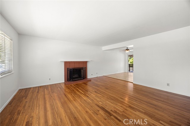 2825 Woodbine Avenue, Fullerton CA: https://media.crmls.org/medias/da440f6f-bc48-46fb-b7f6-56c3f7a95ecb.jpg