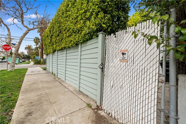 7116 Waring Avenue, Los Angeles CA: https://media.crmls.org/medias/da457be2-75b6-4c02-b48a-01da75855e86.jpg