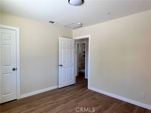 Detail Gallery Image 5 of 8 For 108 S Lindsay St #B,  Lake Elsinore,  CA 92530 - 2 Beds | 2 Baths