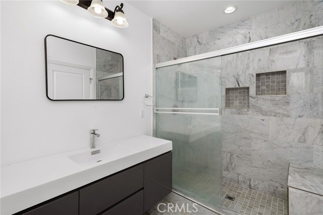 Detail Gallery Image 18 of 31 For 8341 Delco Ave, Winnetka,  CA 91306 - 5 Beds | 4 Baths