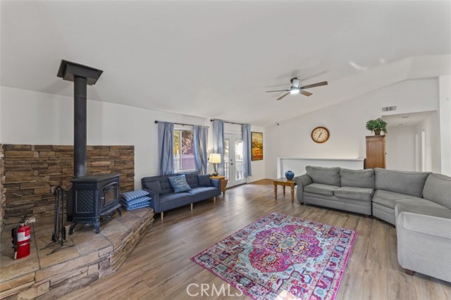 Detail Gallery Image 8 of 37 For 2411 Glacier Dr, –,  CA 93225 - 4 Beds | 3 Baths