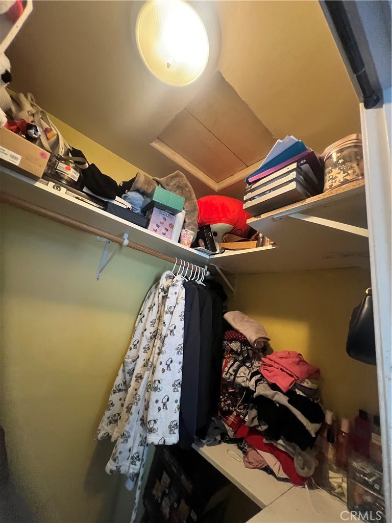 https://media.crmls.org/medias/da485dd6-2550-49fd-9127-17a29d2f0096.jpg?preset=X-Large