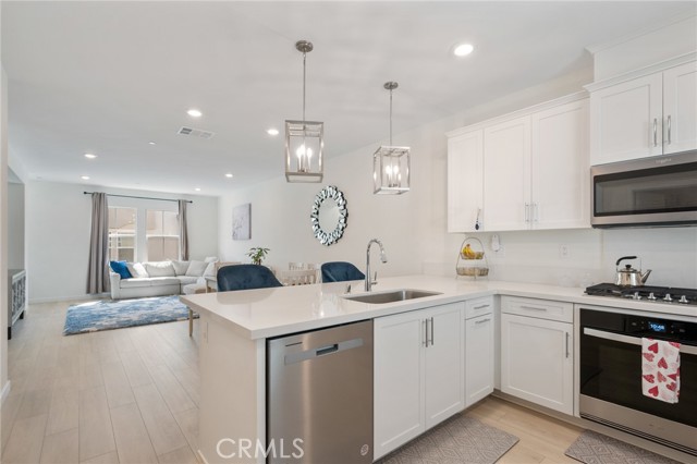 22310 Spanish Oak Court, Torrance CA: https://media.crmls.org/medias/da4865be-adcf-4768-be79-cb2a85b16c67.jpg