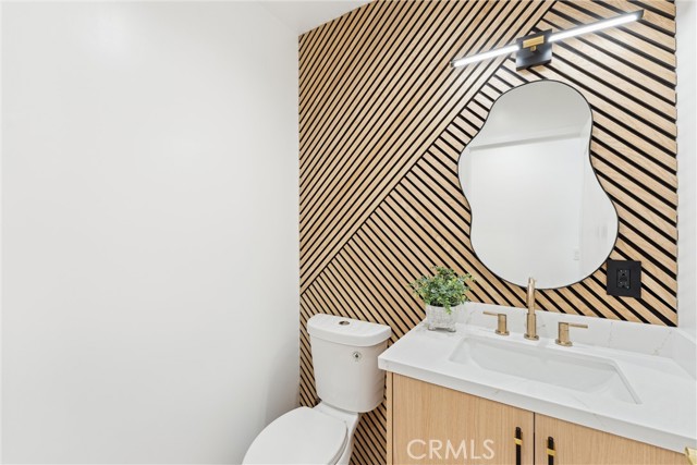 3945 S Norton Avenue, Los Angeles CA: https://media.crmls.org/medias/da48e558-5afd-4be2-9af0-d105e1683d07.jpg