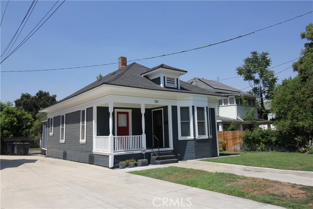250 SONORA Street, Redlands CA: https://media.crmls.org/medias/da49c44d-09e6-4f33-a1ec-f4251508e5bc.jpg