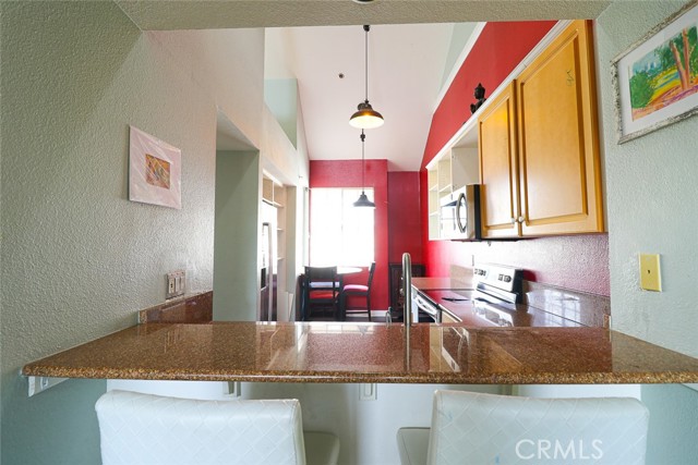 Detail Gallery Image 3 of 32 For 20331 Bluffside Cir #417,  Huntington Beach,  CA 92646 - 3 Beds | 2 Baths