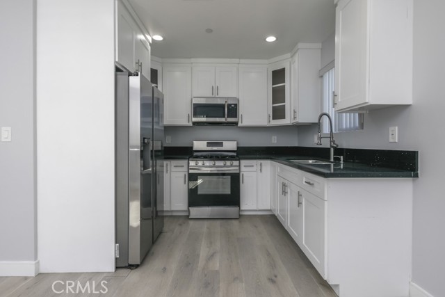529 W 80th Street, Los Angeles CA: https://media.crmls.org/medias/da4a8cba-7578-48c7-afcc-d0dc0b099244.jpg