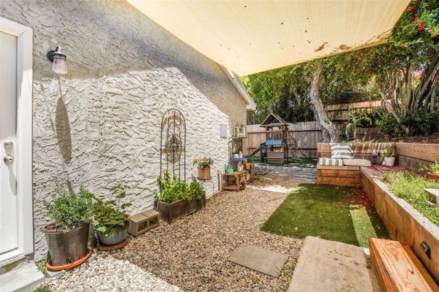 22960 Crespi Street, Woodland Hills CA: https://media.crmls.org/medias/da4ac19c-f996-400d-ad03-4e92ab62e682.jpg