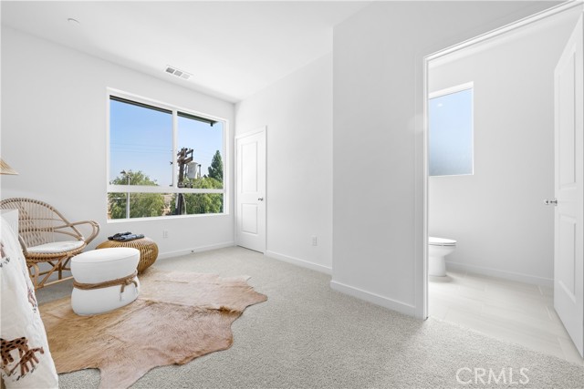 Detail Gallery Image 16 of 28 For 9423 N Sepulveda Blvd #1,  North Hills,  CA 91343 - 3 Beds | 3/1 Baths