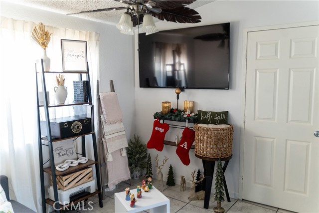 Detail Gallery Image 4 of 34 For 1410 E 6th St #30,  Corona,  CA 92879 - 3 Beds | 2 Baths