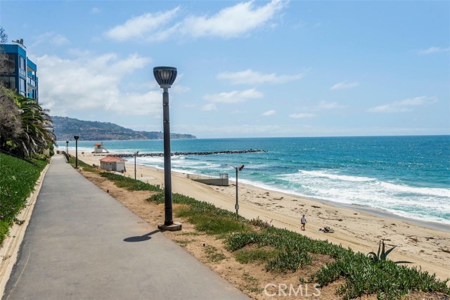 565 Esplanade, Redondo Beach, California 90277, 1 Bedroom Bedrooms, ,1 BathroomBathrooms,Residential,Sold,Esplanade,SB21226629