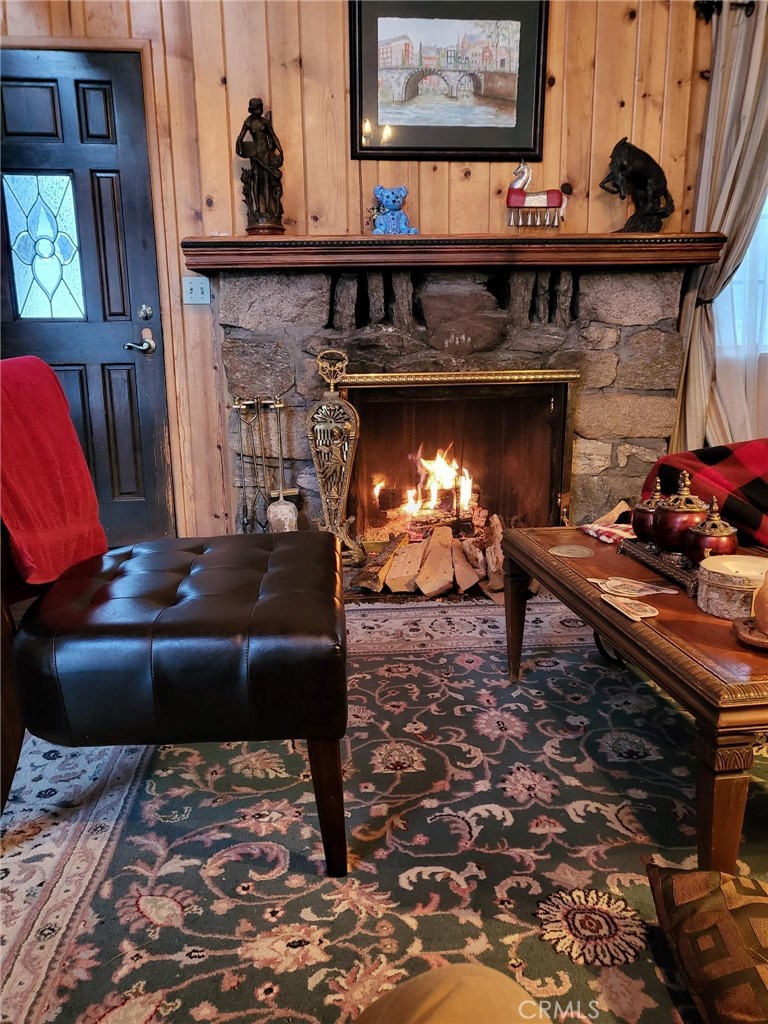 https://media.crmls.org/medias/da4b72cb-f694-4b94-963e-bea6aa28da03.jpg?preset=X-Large
