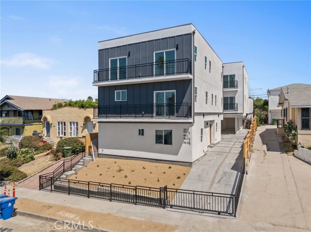 Front Image Thumbnail for CRBB25251079