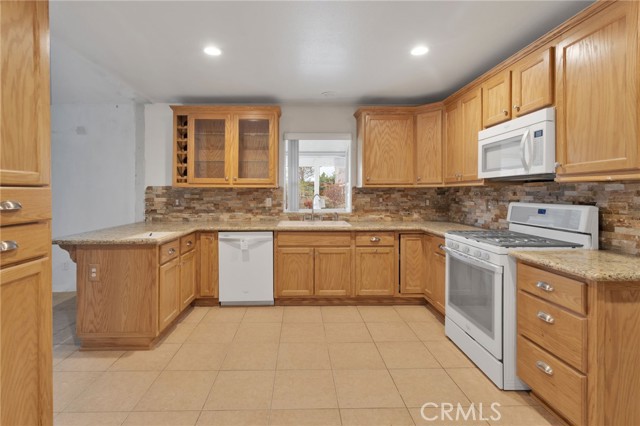 Detail Gallery Image 9 of 34 For 13934 Okesa, Apple Valley,  CA 92307 - 4 Beds | 2/1 Baths