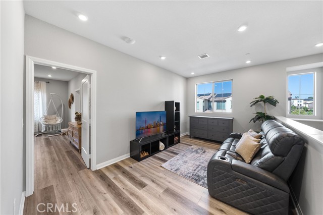 Detail Gallery Image 16 of 51 For 1704 Laurelwood, Oceanside,  CA 92056 - 3 Beds | 2/1 Baths