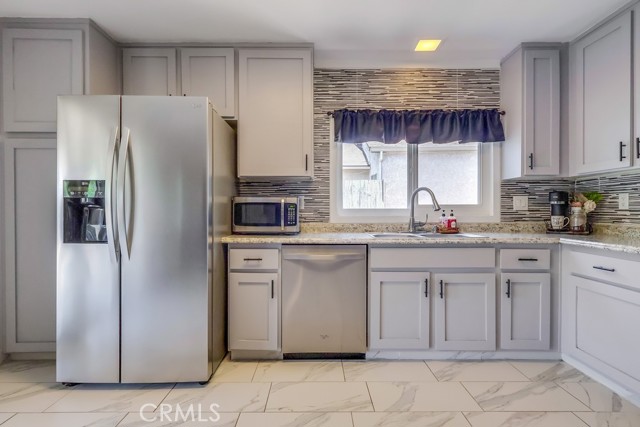 2846 Nandina Drive, Palmdale CA: https://media.crmls.org/medias/da4c58ba-9b00-46bb-8751-4a1525cc3a46.jpg