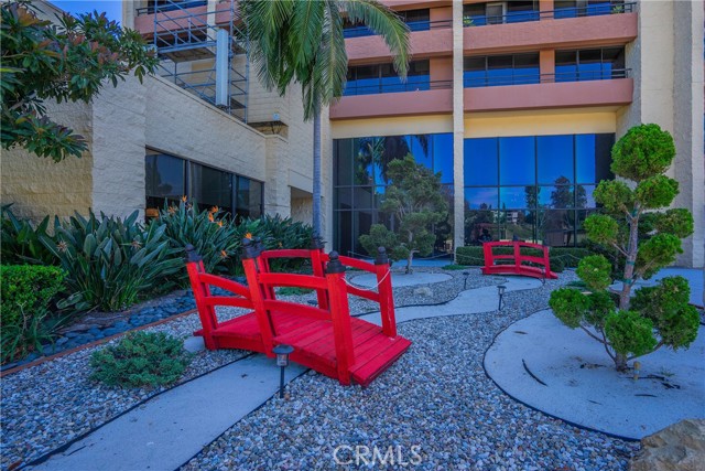 24055 Paseo Del Lago, Laguna Woods CA: https://media.crmls.org/medias/da4e1478-16b6-47c0-a96a-3bdac99ae15a.jpg