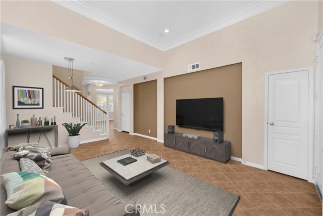 Detail Gallery Image 4 of 31 For 16826 Pembrook Ln, Huntington Beach,  CA 92649 - 4 Beds | 3 Baths