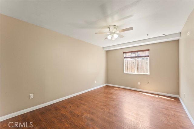 6102 S San Pedro Street, Los Angeles CA: https://media.crmls.org/medias/da4fb1d7-1c46-46d8-a16e-138516a449e4.jpg