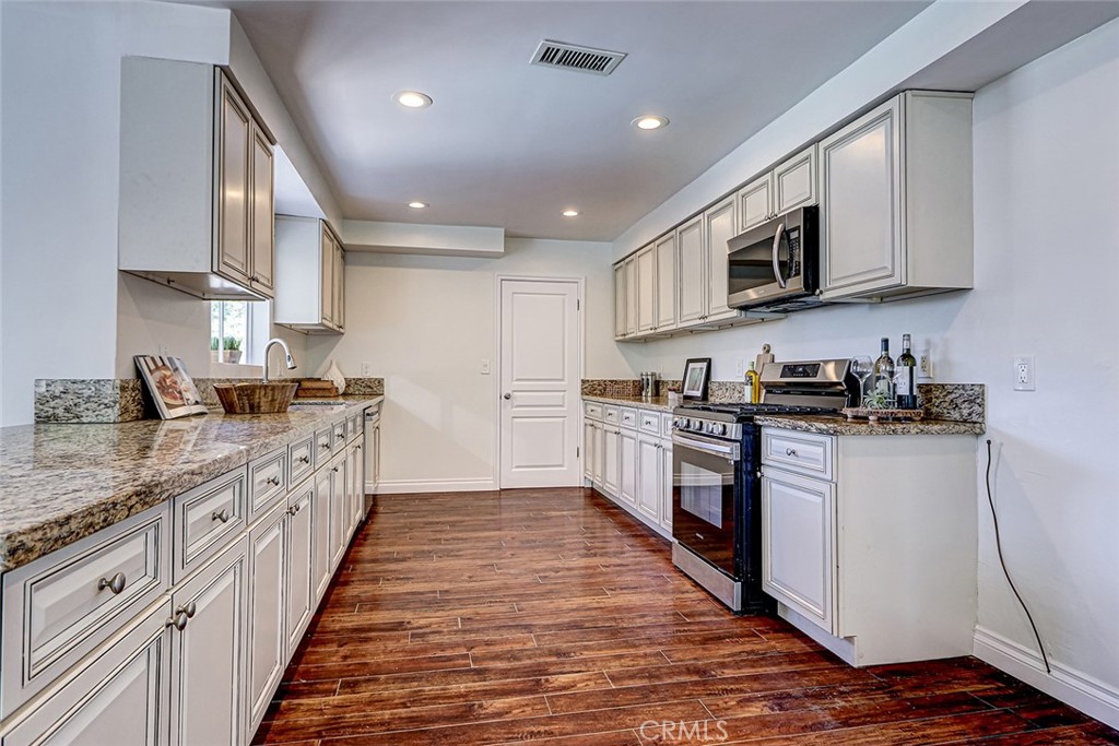 2552 Palos Verdes Drive W