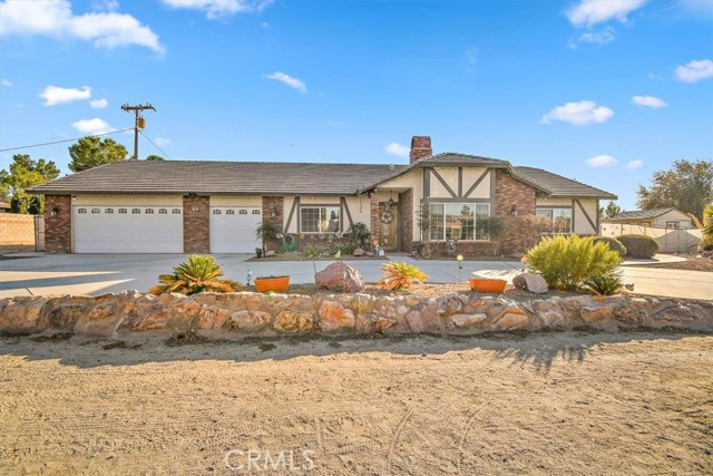 Detail Gallery Image 1 of 42 For 19985 Red Feather Rd, Apple Valley,  CA 92307 - 3 Beds | 2/1 Baths