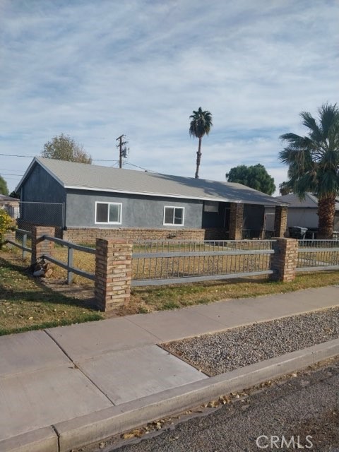 Detail Gallery Image 3 of 17 For 470 N Willow St, Blythe,  CA 92225 - 4 Beds | 1/1 Baths