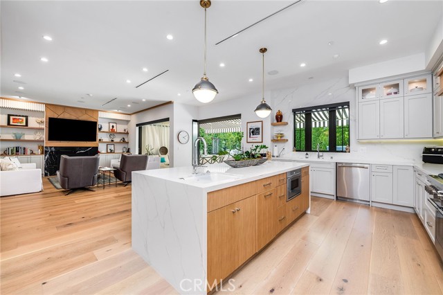 4365 Kraft Avenue, Studio City CA: https://media.crmls.org/medias/da5153fe-f3ad-41ee-b19c-b4a75873a79f.jpg