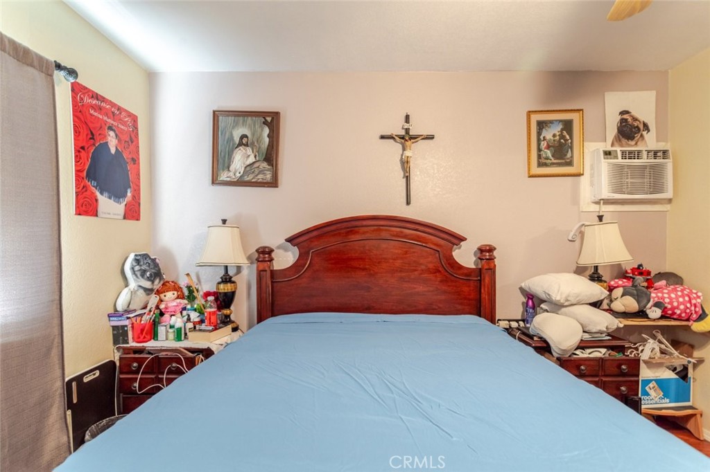 https://media.crmls.org/medias/da51699c-b17b-46a0-b24e-950a8df2dc19.jpg?preset=X-Large