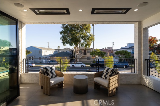 1315 Ocean Avenue, Seal Beach CA: https://media.crmls.org/medias/da51fcab-2dce-44ed-b194-aa1acf48d297.jpg