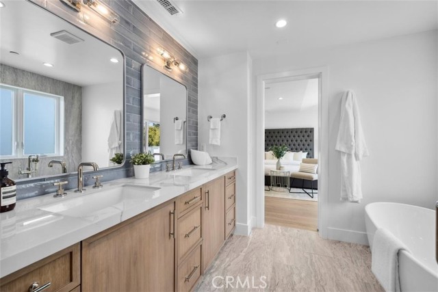 3002 Laurel Avenue, Manhattan Beach, California 90266, 5 Bedrooms Bedrooms, ,5 BathroomsBathrooms,Residential,Sold,Laurel,SB22092750